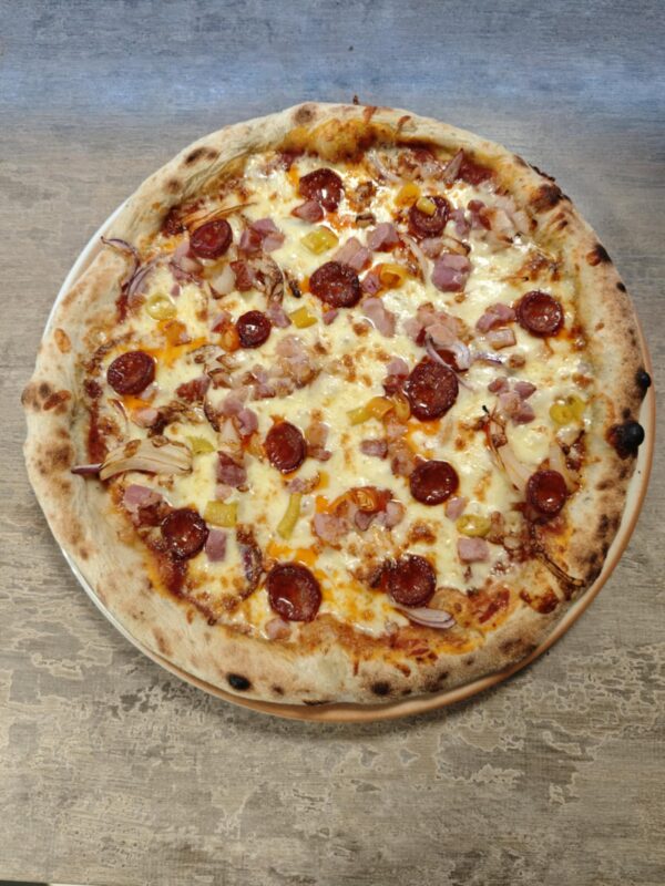 Magyaros Pizza